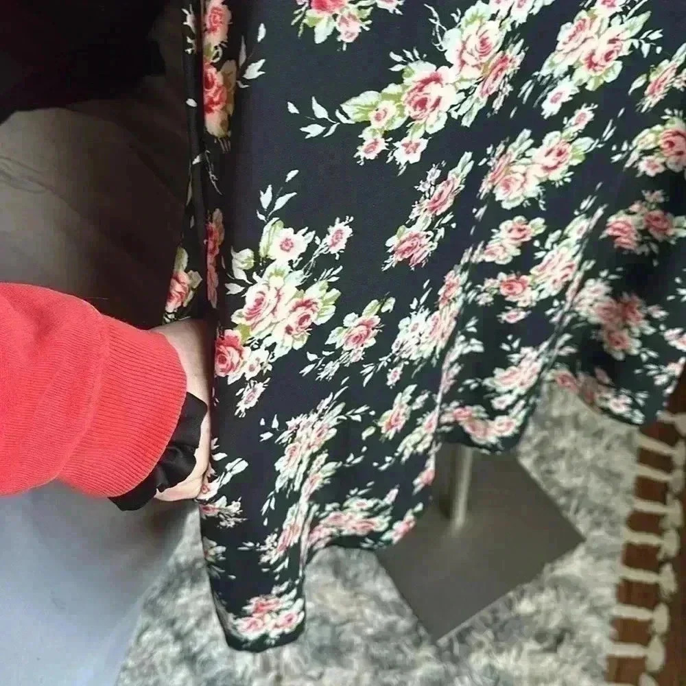 NWT Size M Flower dress with Pockets by Nine Britton - Picture 3 of 6